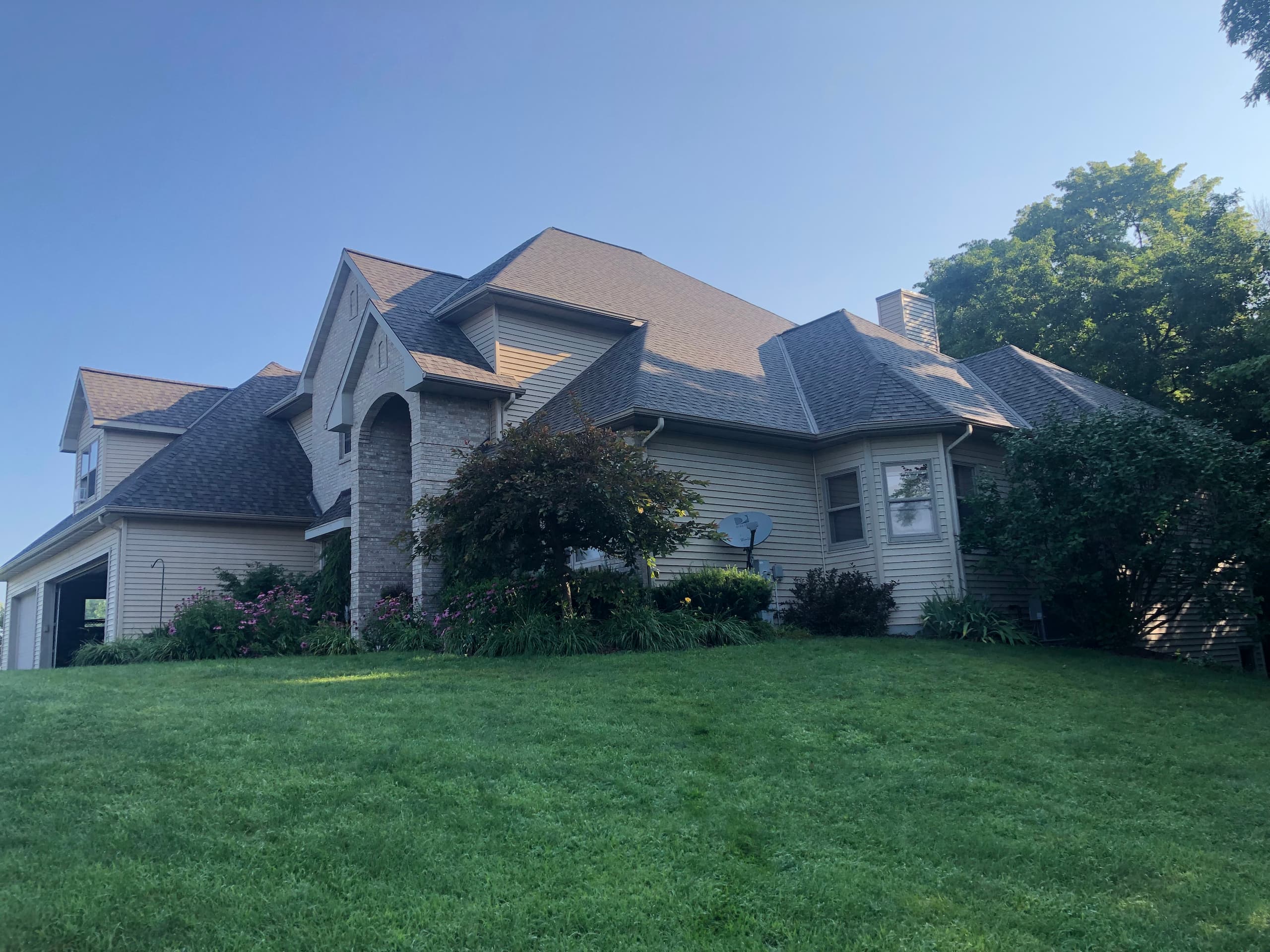 Wisconsin Roofing | Sheboygan County | Landmark PRO | Weatherwood | Side of House