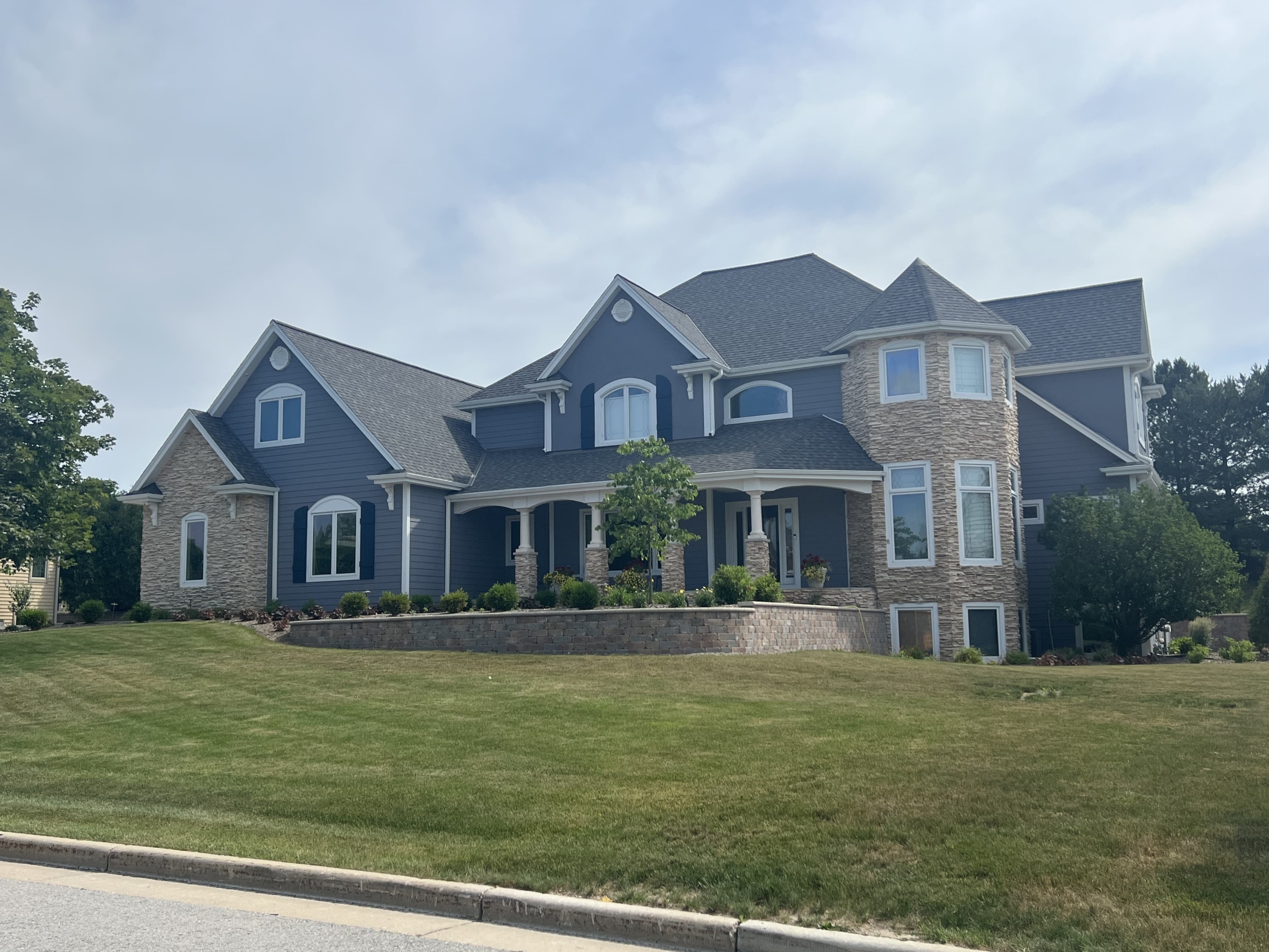Wisconsin Roofing LLC | Hartland | Bristlecone Pines | CT Landmark Pro Driftwood | Side